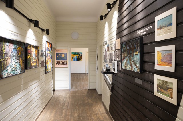 Ekspozīcija "...manas krāsas ir spilgtas, mazliet trakas..."